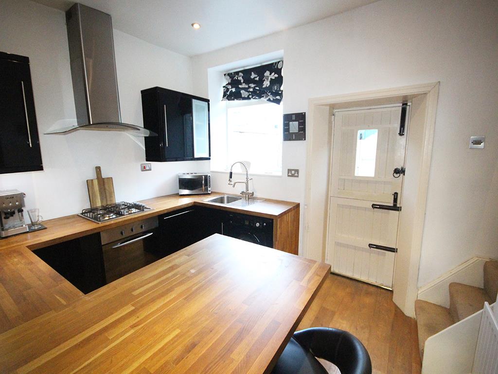 2 bedroom mid terrace house For Sale in Burnley - IMG_1105.jpg